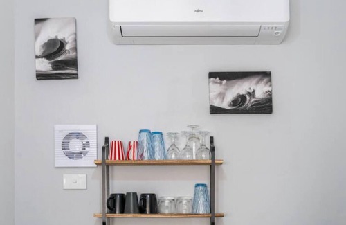 Glenelg Apartment | Beachside Driftwood Taft Apartment: Guest Rated 9.8 & Family-Friendly