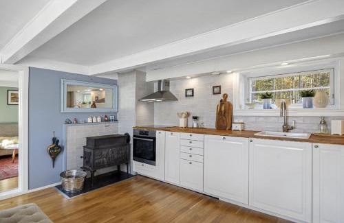 Amli House | Lovely Farmhouse By Nidelva With Sauna And Hot Tub