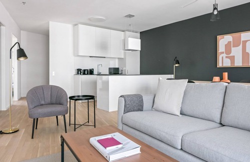 Favoriten Apartment | Cozy Favoriten 3BR with Gym, Roof Access & Lounge