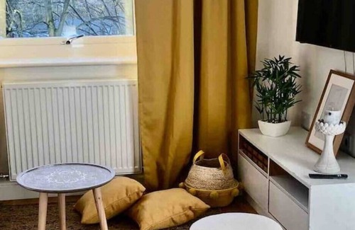 Cheadle Hulme Apartment | Family-Friendly Flat in Cheadle Hulme for Your Getaway