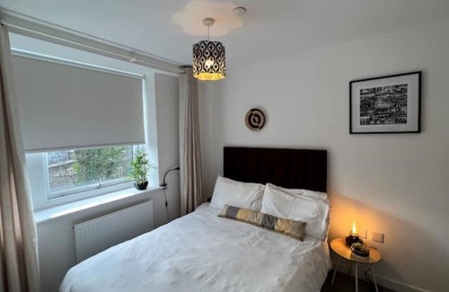 Cheadle Hulme Apartment | Family-Friendly Flat in Cheadle Hulme for Your Getaway