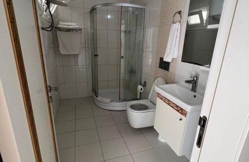 Akbuk Apartment | Inviting Didim Flat with Pool, Sauna, and Gym Access