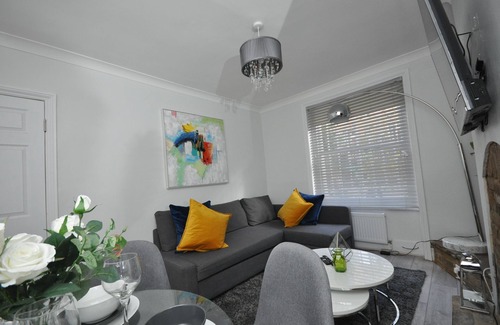 Addison Apartment | Delightful Shepherds Bush Flat with Garden & Breakfast