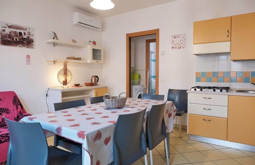 Rosapineta Apartment | Enjoy a Relaxing Stay by the Pool in Rosolina