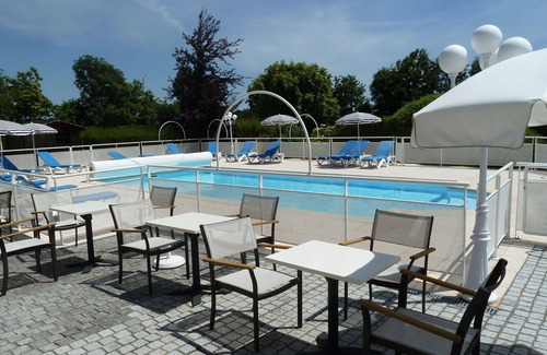 Saint-Jouan-des-Guerets Apartment | Elegant Apartment with Pool, Terrace, and Ocean View