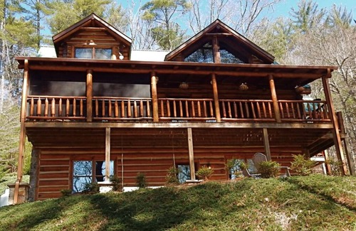 Suches Cabin | Idyllic Log Cabin by Toccoa River with Pool & Mountain Views