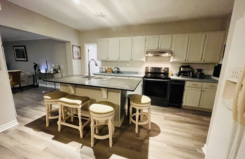 Jasper Cottage | Escape to a Waterfront Retreat with Pet-Friendly Amenities