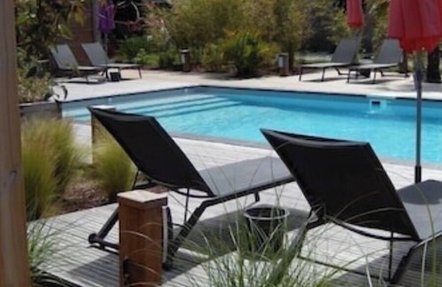 Le Tour-du-Parc Cottage | Cozy Gite with Pool and Oceanview Near the Beach, Rated 9.8