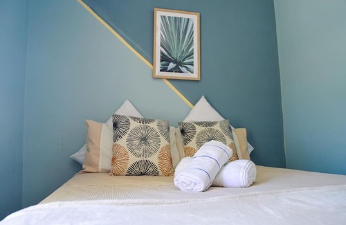 Trawal Apartment | Convenient Two-Bedroom Flat with Parking for Families