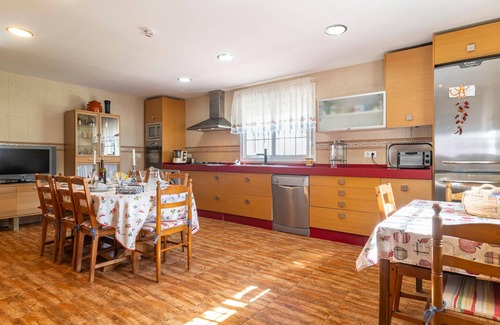 Los Franceses-la Vega House | Family-Friendly Vacation Home with Private Pool & Spa