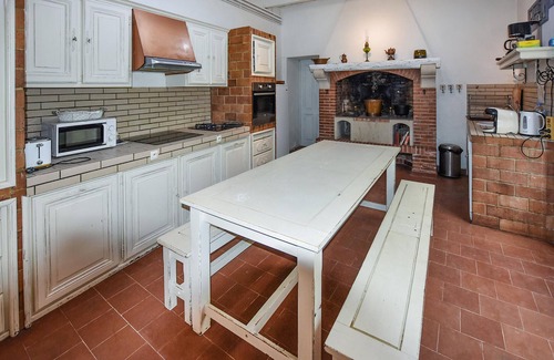 Entraigues-sur-la-Sorgue House | Experience Unforgettable Family Vacations in Provence