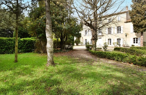 Entraigues-sur-la-Sorgue House | Experience Unforgettable Family Vacations in Provence