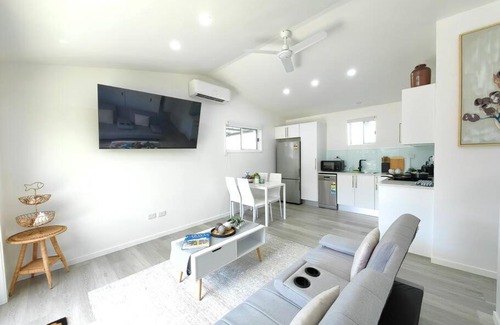 Redcliffe House | Discover a Hidden Gem in Redcliffe - Family-Friendly Retreat