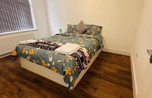 Hillingdon House | Family-Friendly Hillingdon Holiday Home with 7 Bedrooms