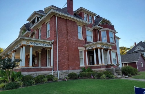 Fort Smith House | Historic Mansion Near Downtown with Spa and River Walk