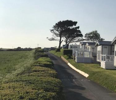 Wyke Regis Resort | Cozy Holiday Caravan at Pebble Bank - Pet Friendly Retreat