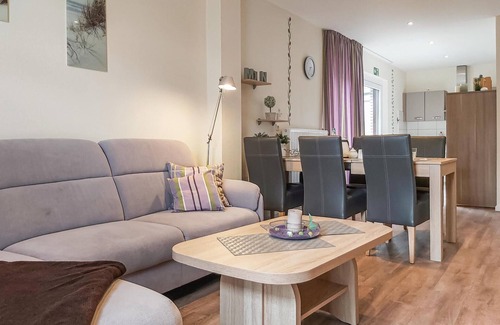 Midlum House | Top-Rated Modern Vacation Home with Spa and Family Amenities
