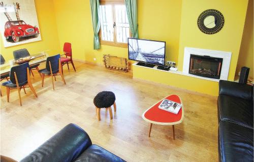 Sant Cebria de Vallalta House | Charming Retreat in St, Cebri De Vallalta with Pool & Wifi