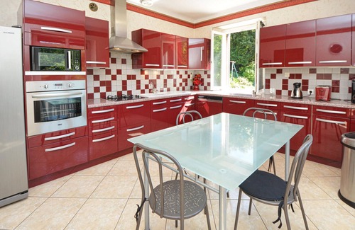 Les Salles-du-Gardon House | Explore Your Dream Vacation Home with Pool & Spa Amenities