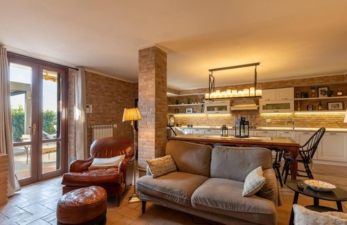 Castiglione del Lago House | Start Your Adventure in a Picturesque Rural Retreat with Pool