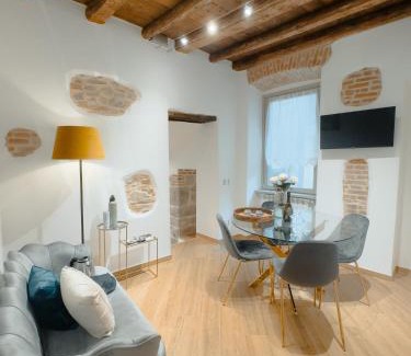 Citta Bassa Apartment | Cozy Home Bergamo: Family-Friendly with On-Site Dining