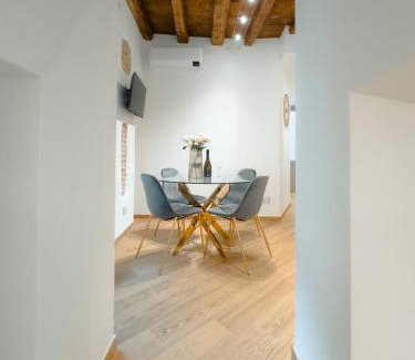 Citta Bassa Apartment | Cozy Home Bergamo: Family-Friendly with On-Site Dining