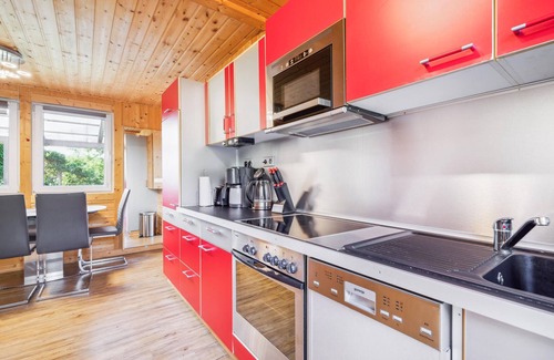 Bungalowdorf an der Talsperre House | Cozy Vacation Home with Breathtaking Zeulenroda Sea Views