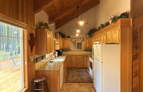 Black Butte Ranch House | Premier Home on the 15th Fairway with Pool & Family Amenities