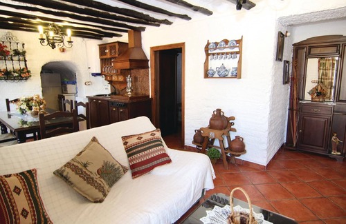 Almedinilla House | Spacious 6-Bedroom Escape with Pool in Sileras-Almedinilla