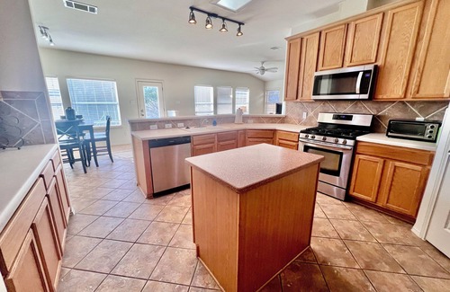 Austin House | Ideal Family Retreat with Ocean View & Pet-Friendly Options