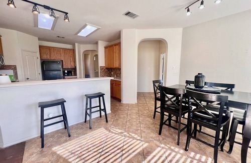 Austin House | Ideal Family Retreat with Ocean View & Pet-Friendly Options