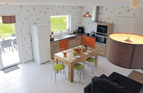 Brain-sur-Allonnes House | Perfect 3-Bedroom Retreat in Brain-sur-Alonnes with Spa