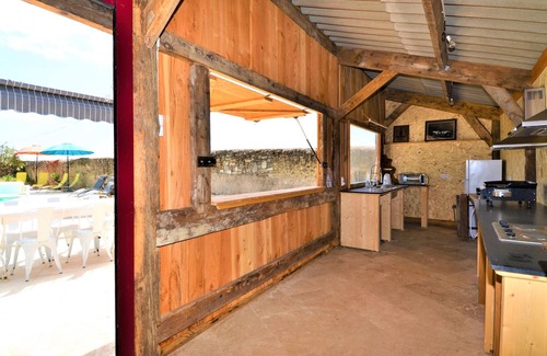 Pont-Saint-Esprit House | Spacious 5-Bedroom Retreat with Private Pool in Pont-Saint-Esprit
