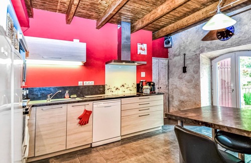 Pont-Saint-Esprit House | Spacious 5-Bedroom Retreat with Private Pool in Pont-Saint-Esprit