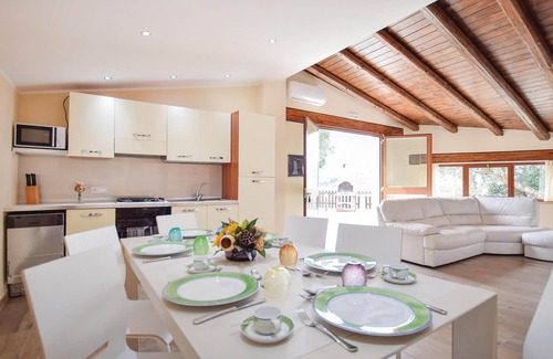 Stella Cilento House | Ideal 3 Bedroom Retreat with Pool & Spa in Stella Cilento