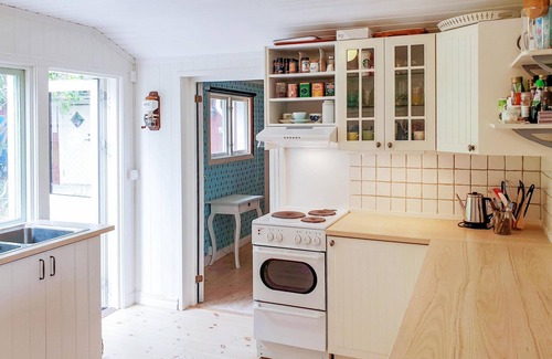 Arsta Havsbad House | Family-Friendly 3 Bedroom Retreat in Årsta Havsbad