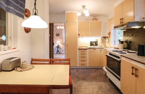 Drakabygget House | Charming Cottage Retreat in Scenic Hallandsåsen Village