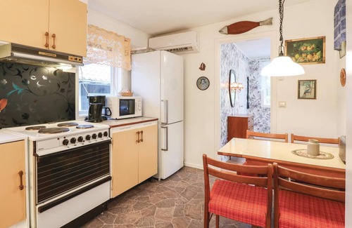 Drakabygget House | Charming Cottage Retreat in Scenic Hallandsåsen Village