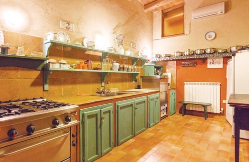Apecchio House | Relaxing Stay in 10-Bedroom Accommodation, Apecchio PU