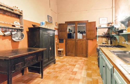 Apecchio House | Relaxing Stay in 10-Bedroom Accommodation, Apecchio PU
