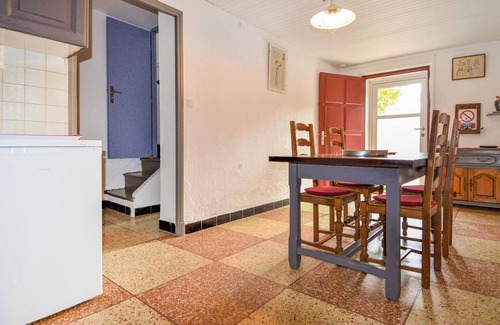Arles House | Relaxing Getaway in a Practical Home with Spa & Breakfast