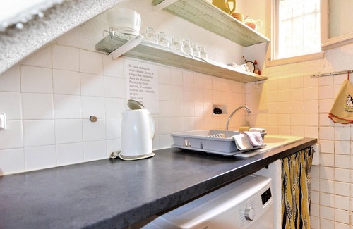 Arles House | Relaxing Getaway in a Practical Home with Spa & Breakfast