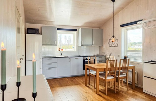 Asensbruk House | Charming Cottage at Sundseruds Stugby with Lake Views