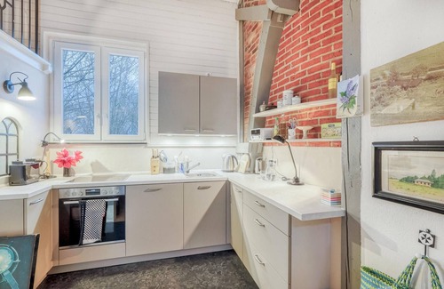 Ausacker House | Modern 2-Bedroom Accommodation with Lake View in Ausacker