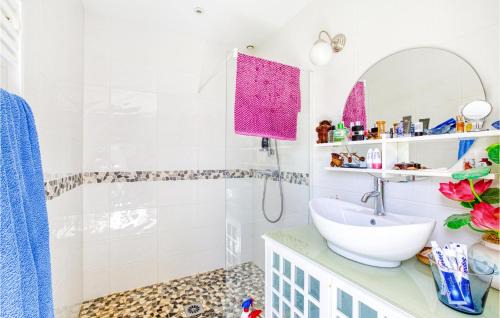 Autoire House | Inviting Autoire Home with Outdoor Pool for Family Fun