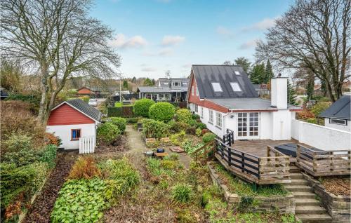 Hvidbjerg Strand House | Cozy Home in Børkop with Kitchen - Perfect for Families