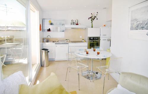 Beaucaire House | Budget-Friendly Home in Beaucaire with Free Wifi & Family Perks
