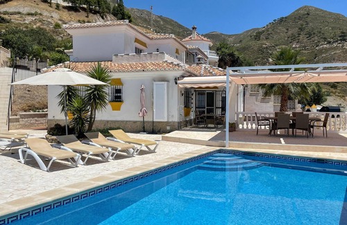 Competa House | Family-Friendly 3 Bedroom Stay in Cómpeta with Pool