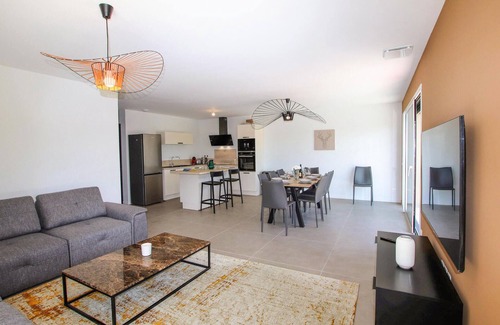 Cleon-d'Andran House | Relaxing Provencal Villa with Private Pool and Lake Views