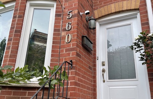 Upper Jarvis House | Charming Home in Cabbage Town - Ideal for Families